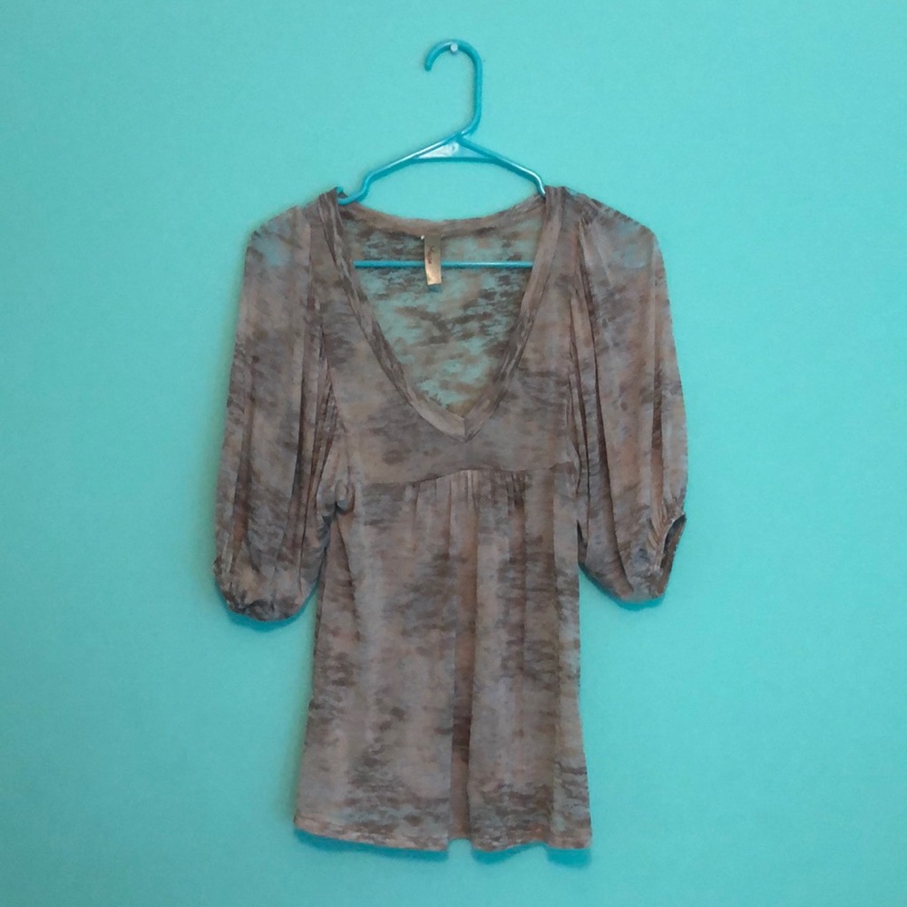 Miuse tan/cream V-neck blouse with puffy sleeves